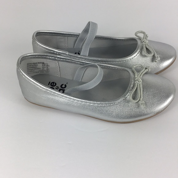 Zoe & Zac Silver Ballerina dress shoes - Picture 3 of 6